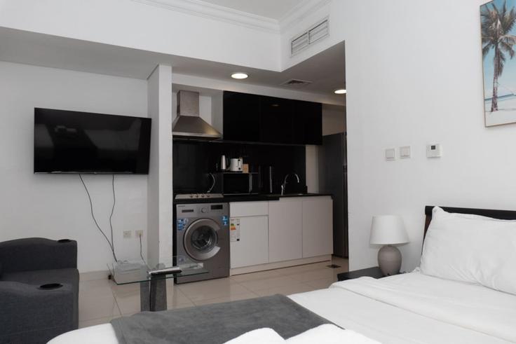 Building Al A'amal Street - stonetree-vacation-homes - 1317016 - DXB adresindeki bir dairede modern mobilyalarla zarif bir şekilde tasarlanmış oturma odası Business Bay, Dubai