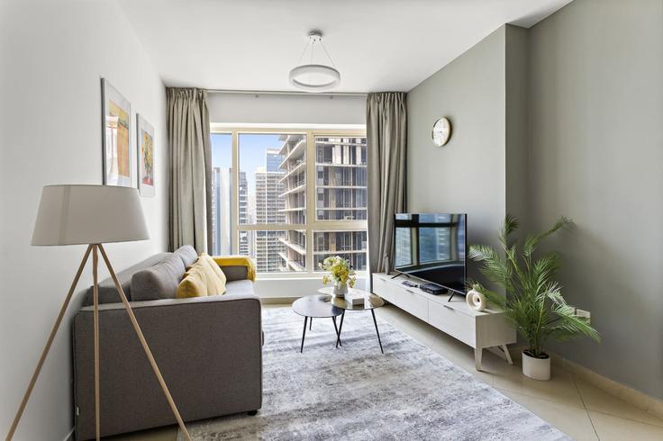 Dubai JLTのBuilding Tariaq Bedon Esm - stonetree-vacation-homes - 1317026 - DXBのアパートメントにある、モダンな家具を備えたエレガントなデザインのリビングルーム