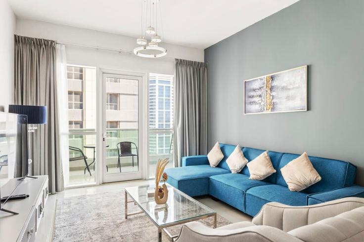 Salle de séjour élégante avec mobilier moderne dans un appartement à Building Al Sharta Street - stonetree-vacation-homes - 1317029 - DXB à Dubai Marina, Dubai