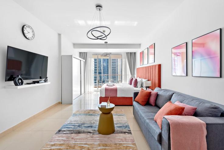 JLT, Dubai에 위치한 Building Cluster A - stonetree-vacation-homes - 1317071 - DXB 유닛의 세련된 인테리어가 돋보이는 거실 JLT, Dubai에 위치한 Building Cluster A - stonetree-vacation-homes - 1317071 - DXB 유닛의 세련된 인테리어가 돋보이는 거실