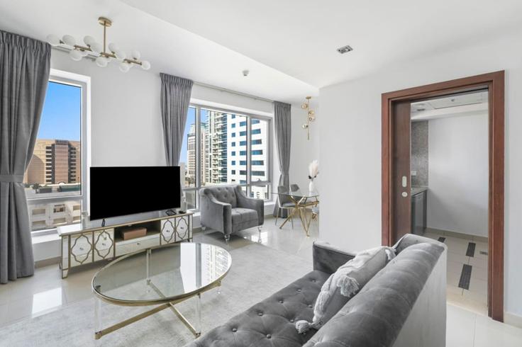 Dubai Dubai MarinaのBuilding King Salman Bin Abdulaziz Al Saud Street - stonetree-vacation-homes - 1317084 - DXBのアパートメントにある、モダンな家具を備えたエレガントなデザインのリビングルーム Dubai Dubai MarinaのBuilding King Salman Bin Abdulaziz Al Saud Street - stonetree-vacation-homes - 1317084 - DXBのアパートメントにある、モダンな家具を備えたエレガントなデザインのリビングルーム