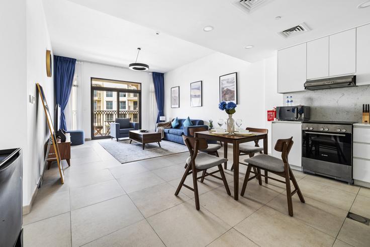 Salle de séjour élégante avec mobilier moderne dans un appartement à Building Umm Suqeim Street - stonetree-vacation-homes - 1317089 - DXB à Umm Suqeim Third, Dubai Salle de séjour élégante avec mobilier moderne dans un appartement à Building Umm Suqeim Street - stonetree-vacation-homes - 1317089 - DXB à Umm Suqeim Third, Dubai