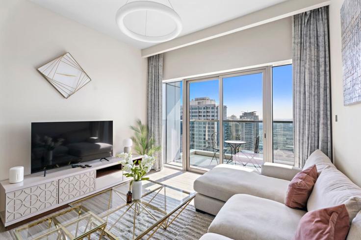 Salle de séjour élégante avec mobilier moderne dans un appartement à Building Cluster K - stonetree-vacation-homes - 1317103 - DXB à JLT, Dubai