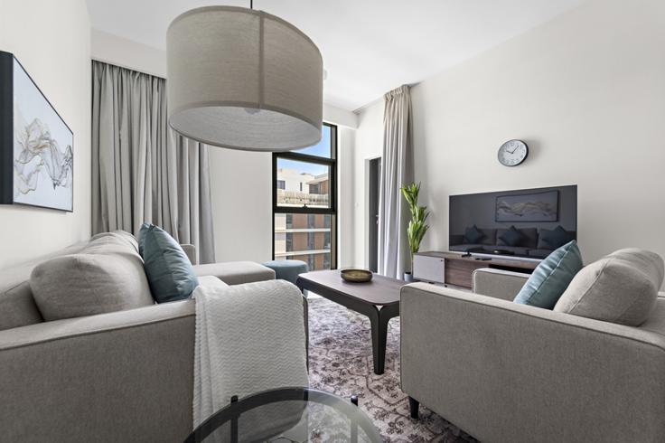Salle de séjour élégante avec mobilier moderne dans un appartement à Building Tariaq Bedon Esm - stonetree-vacation-homes - 1317221 - DXB à Dubai Hills Estate, Dubai Salle de séjour élégante avec mobilier moderne dans un appartement à Building Tariaq Bedon Esm - stonetree-vacation-homes - 1317221 - DXB à Dubai Hills Estate, Dubai