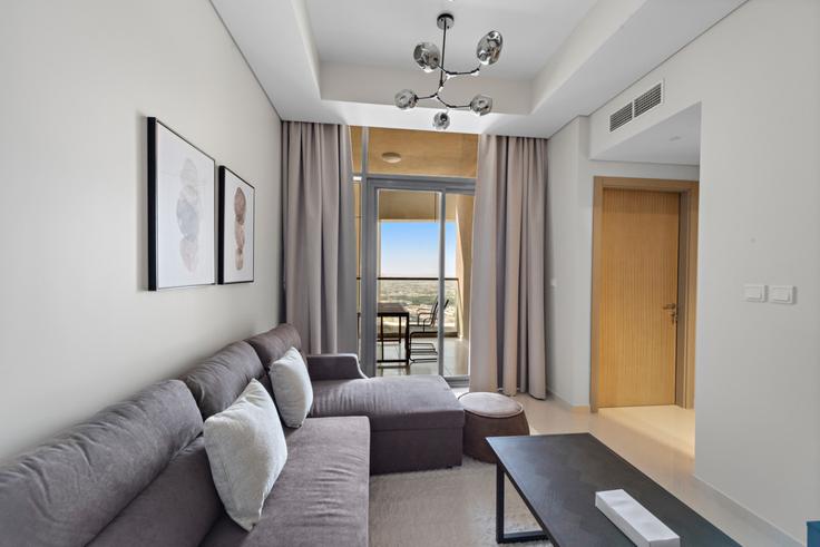 Salle de séjour élégante avec mobilier moderne dans un appartement à Building Tariaq Bedon Esm - stonetree-vacation-homes - 1317224 - DXB à Business Bay, Dubai Salle de séjour élégante avec mobilier moderne dans un appartement à Building Tariaq Bedon Esm - stonetree-vacation-homes - 1317224 - DXB à Business Bay, Dubai