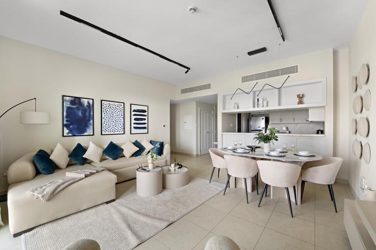 Al Barsha, Dubai에 위치한 Building Street 7 - stonetree-vacation-homes - 1317237 - DXB 아파트의 세련된 인테리어가 돋보이는 거실