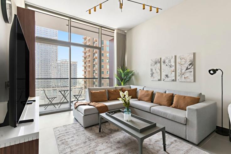 Salle de séjour élégante avec mobilier moderne dans un appartement à Building Cluster K - stonetree-vacation-homes - 1317264 - DXB à JLT, Dubai