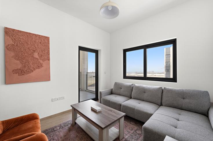 Jabal Ali First, Dubai에 위치한 Building Tariaq Bedon Esm - stonetree-vacation-homes - 1317291 - DXB 아파트의 세련된 인테리어가 돋보이는 거실