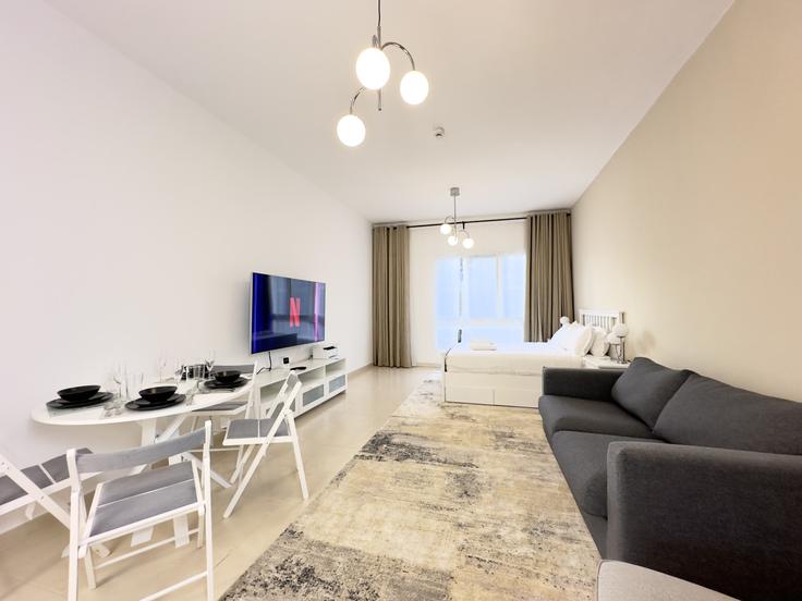 Al Barsha South Fourth, Dubai에 위치한 Building Tariaq Bedon Esm - stonetree-vacation-homes - 1317310 - DXB 유닛의 세련된 인테리어가 돋보이는 거실