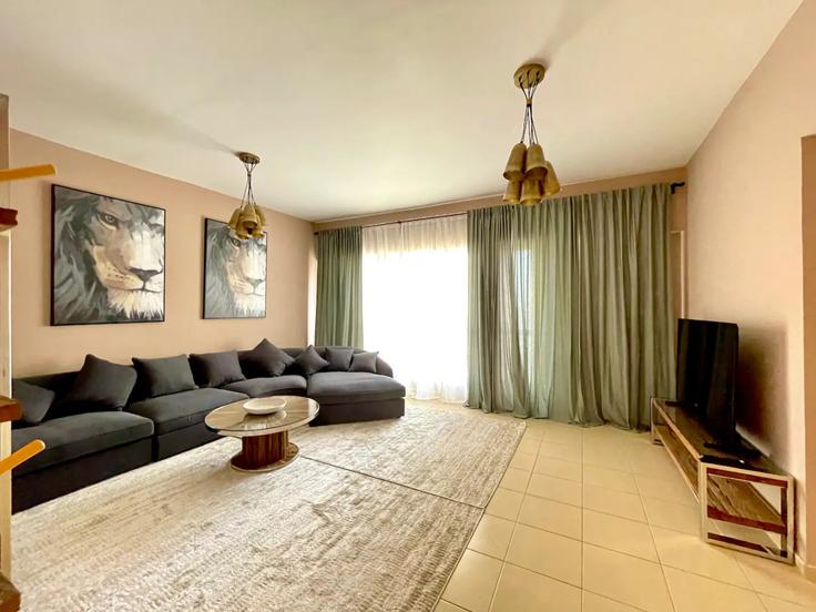 Dubai Marina, Dubai 소재 Building Breih Street - stonetree-vacation-homes - 1317320 - DXB 유닛에 마련된, 현대적인 가구로 꾸며진 우아한 디자인의 거실