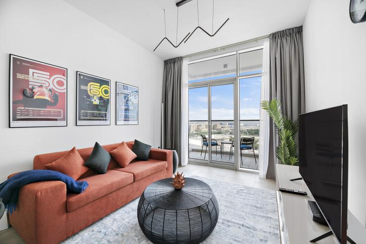 Elegant gestaltetes Wohnzimmer mit moderner Einrichtung in einer Wohnung im Building Tariaq Bedon Esm - stonetree-vacation-homes - 1335147 in Dubai Marina, Dubai