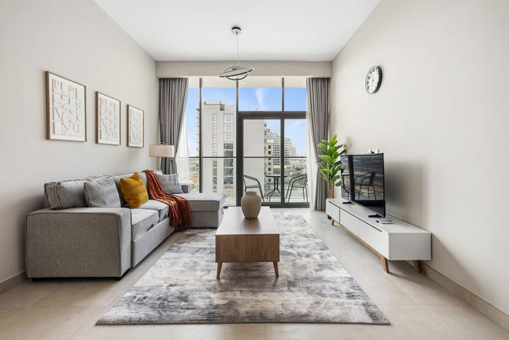 Salle de séjour élégante avec mobilier moderne dans un appartement à Building Yalayis Street/Jebel Ali-Al Hibab Road - stonetree-vacation-homes - 1363393 à Jebel Ali Village, Dubai Salle de séjour élégante avec mobilier moderne dans un appartement à Building Yalayis Street/Jebel Ali-Al Hibab Road - stonetree-vacation-homes - 1363393 à Jebel Ali Village, Dubai