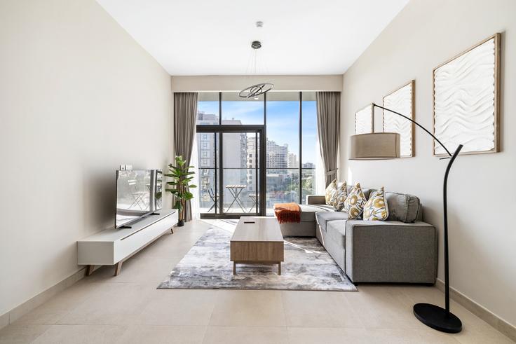 Salle de séjour élégante avec mobilier moderne dans un appartement à Building Yalayis Street/Jebel Ali-Al Hibab Road - stonetree-vacation-homes - 1374637 à Jebel Ali Village, Dubai