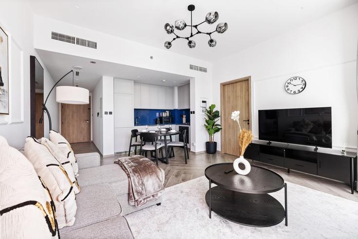 Sala de estar elegantemente projetada com móveis modernos em um apartamento no Building Tariaq Bedon Esm - stonetree-vacation-homes - 1470194 em Business Bay, Dubai Sala de estar elegantemente projetada com móveis modernos em um apartamento no Building Tariaq Bedon Esm - stonetree-vacation-homes - 1470194 em Business Bay, Dubai