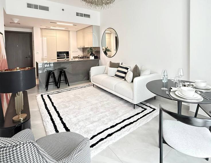 Salle de séjour élégante avec mobilier moderne dans un appartement à Building Al Asayel Street - stonetree-vacation-homes - 1516256 à Business Bay, Dubai