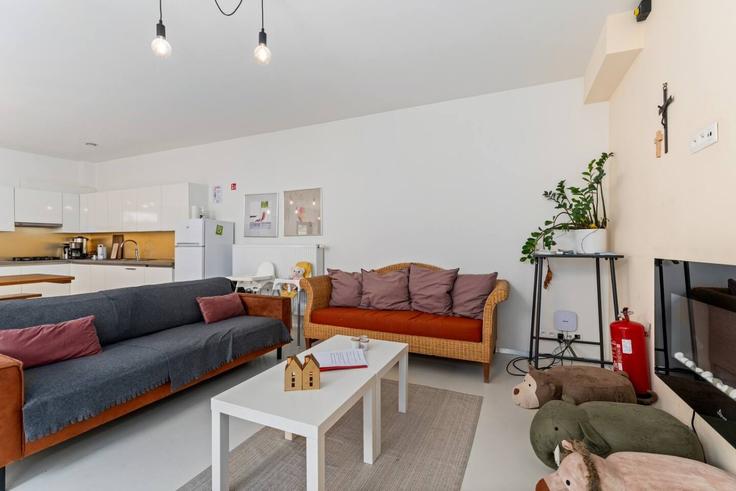 Sala de estar elegantemente projetada com móveis modernos em um apartamento no Building Moenaardestraat - studio-rippple - 1580611 em Poperinge, Poperinge Sala de estar elegantemente projetada com móveis modernos em um apartamento no Building Moenaardestraat - studio-rippple - 1580611 em Poperinge, Poperinge
