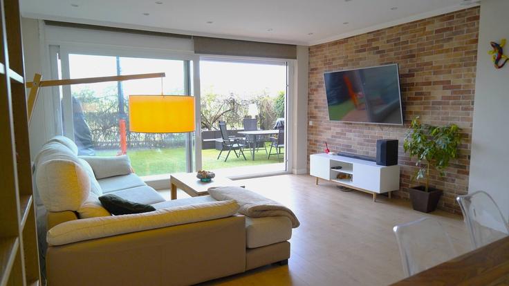 Elegantly designed living room with modern furnishings in an apartment at Building Calle Arizónica - stylum-home - 1648604 in Las Rozas de Madrid, Las Rozas de Madrid Elegantly designed living room with modern furnishings in an apartment at Building Calle Arizónica - stylum-home - 1648604 in Las Rozas de Madrid, Las Rozas de Madrid