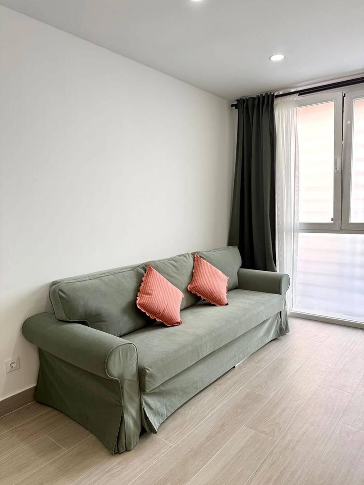 Elegant gestaltetes Wohnzimmer mit moderner Einrichtung in einer Wohnung im Building Calle de Müller - stylum-home - 1648607 in Tetuán, Madrid Elegant gestaltetes Wohnzimmer mit moderner Einrichtung in einer Wohnung im Building Calle de Müller - stylum-home - 1648607 in Tetuán, Madrid