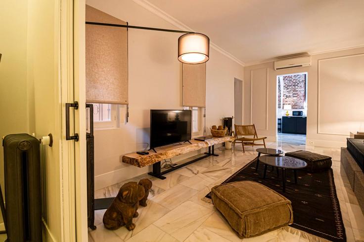 Salamanca, Madrid에 위치한 Building Calle de Alcántara - stylum-home - 1648608 유닛의 세련된 인테리어가 돋보이는 거실 Salamanca, Madrid에 위치한 Building Calle de Alcántara - stylum-home - 1648608 유닛의 세련된 인테리어가 돋보이는 거실