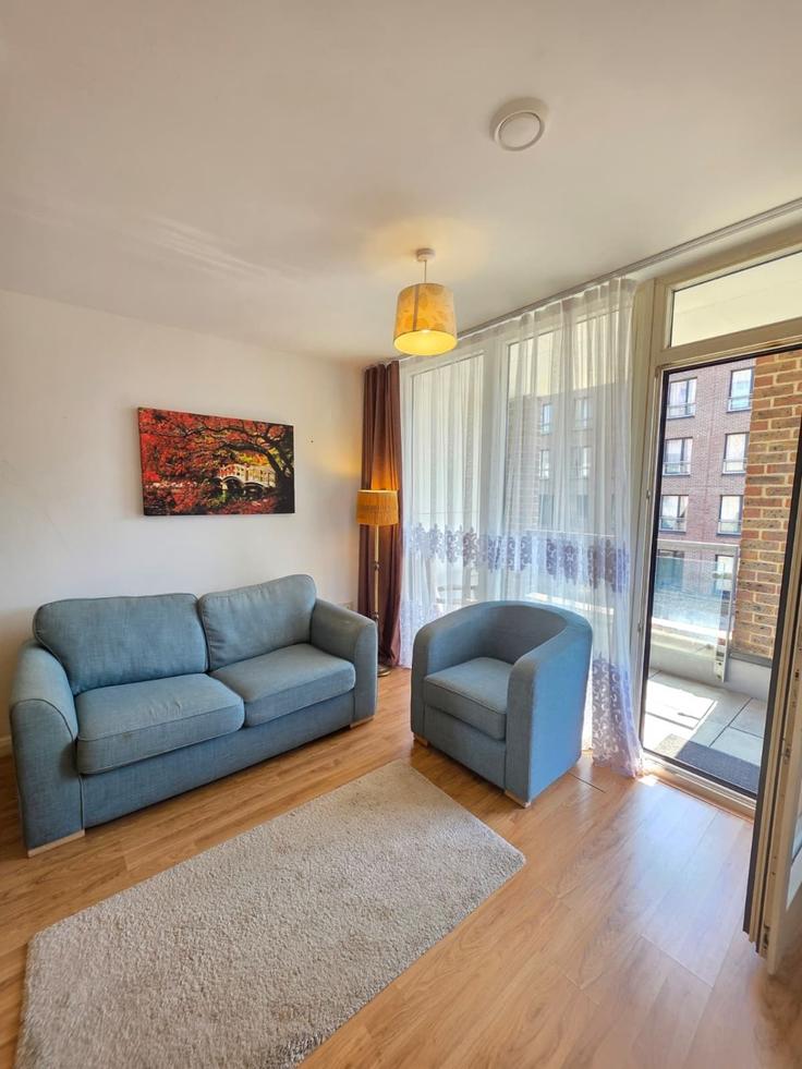 Salle de séjour élégante avec mobilier moderne dans un appartement à Building Church Street - sublime-stays-ltd - 1607507 à London Borough of Newham, London Salle de séjour élégante avec mobilier moderne dans un appartement à Building Church Street - sublime-stays-ltd - 1607507 à London Borough of Newham, London