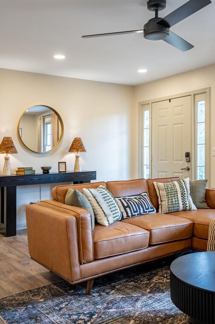 Rydal, Rydal에 위치한 Building Sugar Hill Road - suite-stays-atlanta - 1309943 - ATL 유닛의 세련된 인테리어가 돋보이는 거실