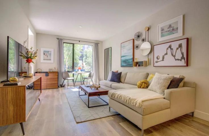 Salle de séjour élégante avec mobilier moderne dans un appartement à Building Brandon Street - suiteamerica - 1280558 - SFO à San Jose, San Jose