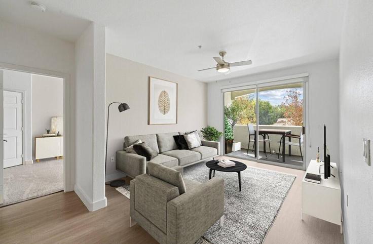 Building Pruneridge Avenue - suiteamerica - 1506183 adresindeki bir dairede modern mobilyalarla zarif bir şekilde tasarlanmış oturma odası Cupertino, Cupertino