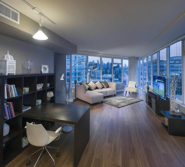 Elegante sala de estar con mobiliario moderno en un apartamento en Building 111th Avenue Northeast - suiteamerica - 1280459 - SEA en Bellevue, Bellevue Elegante sala de estar con mobiliario moderno en un apartamento en Building 111th Avenue Northeast - suiteamerica - 1280459 - SEA en Bellevue, Bellevue