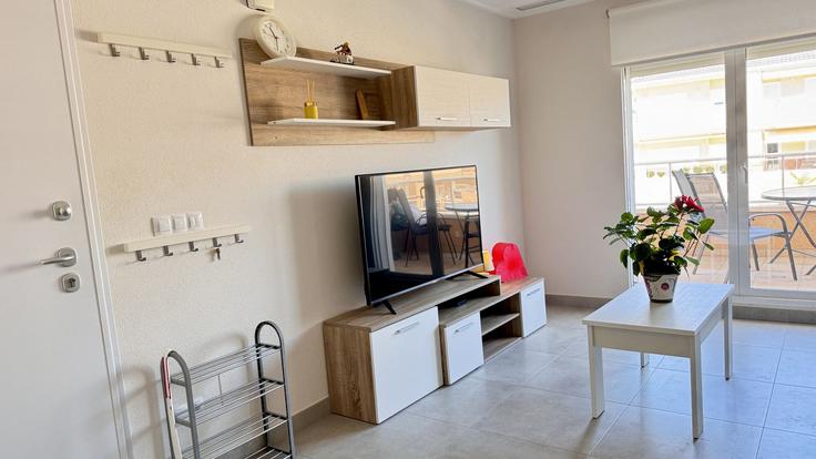 Building Calle Ribeiro - sunny-homes-rentals-sl - 1364291 adresindeki bir dairede modern mobilyalarla zarif bir şekilde tasarlanmış oturma odası Torrevieja, Torrevieja