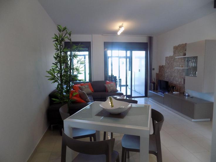Sala de estar elegantemente projetada com móveis modernos em um apartamento no Building Calle Granate - sunny-homes-rentals-sl - 1345339 em Orihuela, Orihuela Sala de estar elegantemente projetada com móveis modernos em um apartamento no Building Calle Granate - sunny-homes-rentals-sl - 1345339 em Orihuela, Orihuela