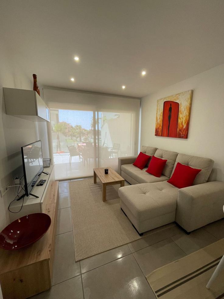 Orihuela OrihuelaのBuilding Calle la Parranda - sunny-homes-rentals-sl - 1346348のアパートメントにある、モダンな家具を備えたエレガントなデザインのリビングルーム Orihuela OrihuelaのBuilding Calle la Parranda - sunny-homes-rentals-sl - 1346348のアパートメントにある、モダンな家具を備えたエレガントなデザインのリビングルーム