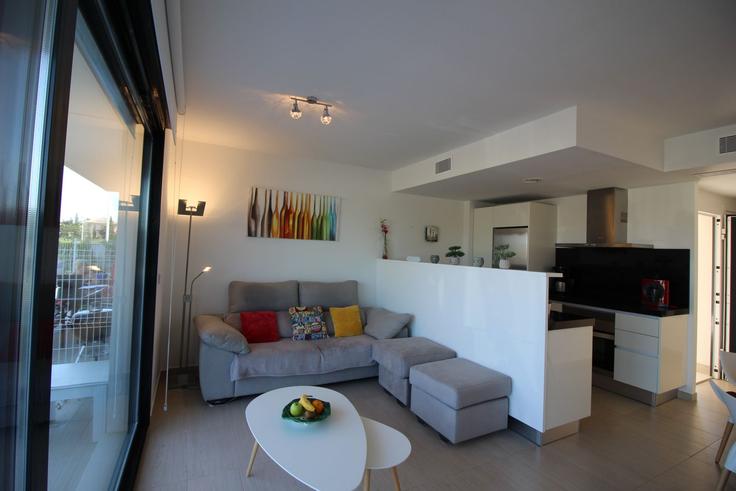 Building Calle Albariño - sunny-homes-rentals-sl - 1364288 adresindeki bir dairede modern mobilyalarla zarif bir şekilde tasarlanmış oturma odası Torrevieja, Torrevieja Building Calle Albariño - sunny-homes-rentals-sl - 1364288 adresindeki bir dairede modern mobilyalarla zarif bir şekilde tasarlanmış oturma odası Torrevieja, Torrevieja