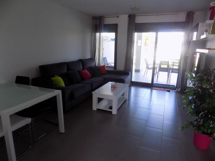 Salle de séjour élégante avec mobilier moderne dans un appartement à Building Calle Granate - sunny-homes-rentals-sl - 1346344 à Orihuela, Orihuela Salle de séjour élégante avec mobilier moderne dans un appartement à Building Calle Granate - sunny-homes-rentals-sl - 1346344 à Orihuela, Orihuela