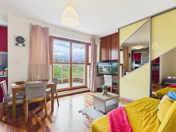 Elegant gestaltetes Wohnzimmer mit moderner Einrichtung in einer Wohnung im Building Polkowska - superapart - 1298652 - POL in Warsaw, Warsaw
