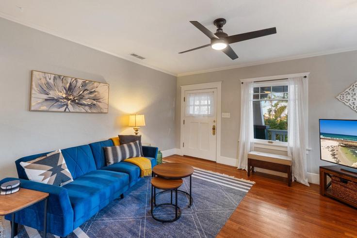 San Diego, San Diego에 위치한 Building 31st Street - superstay-rentals - 1241580 - SAN 유닛의 세련된 인테리어가 돋보이는 거실
