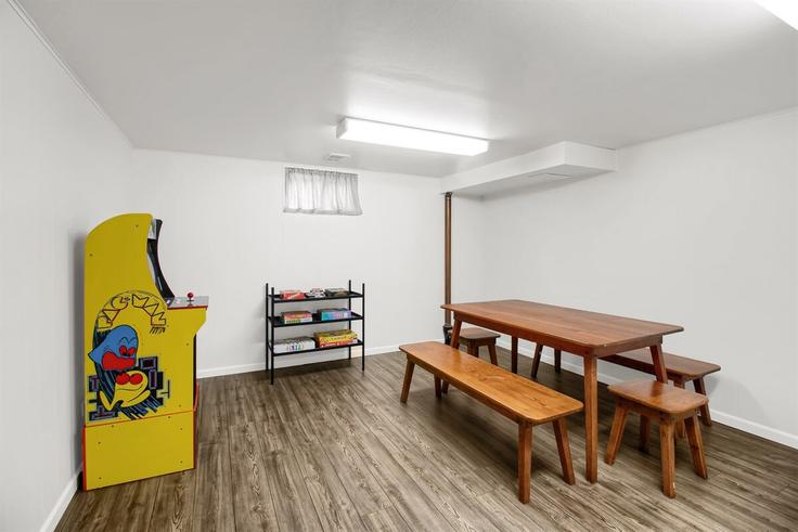 Lakewood LakewoodのBuilding West Kentucky Place - susieproperties - 1368853のアパートメントにある、モダンな家具を備えたエレガントなデザインのリビングルーム Lakewood LakewoodのBuilding West Kentucky Place - susieproperties - 1368853のアパートメントにある、モダンな家具を備えたエレガントなデザインのリビングルーム