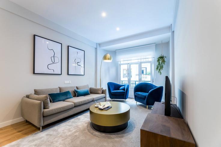 Salle de séjour élégante avec mobilier moderne dans un appartement à Building Gran Vía - sweet-home-san-sebastian-rentals - 1336129 à Donostia / San Sebastián, Donostia / San Sebastián Salle de séjour élégante avec mobilier moderne dans un appartement à Building Gran Vía - sweet-home-san-sebastian-rentals - 1336129 à Donostia / San Sebastián, Donostia / San Sebastián