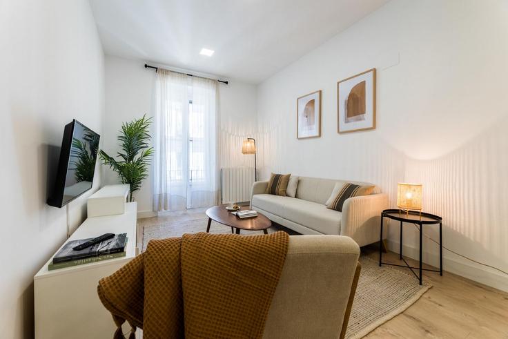 Salle de séjour élégante avec mobilier moderne dans un appartement à Building Arrasate Kalea - sweet-home-san-sebastian-rentals - 1336118 à Donostia / San Sebastián, Donostia / San Sebastián Salle de séjour élégante avec mobilier moderne dans un appartement à Building Arrasate Kalea - sweet-home-san-sebastian-rentals - 1336118 à Donostia / San Sebastián, Donostia / San Sebastián