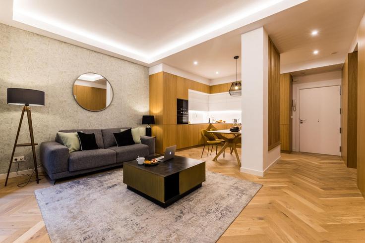 Elegante sala de estar con mobiliario moderno en un apartamento en Building Txurruka Kalea - sweet-home-san-sebastian-rentals - 1336119 en Donostia / San Sebastián, Donostia / San Sebastián