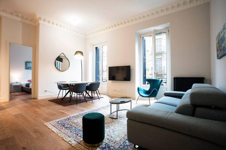 Salle de séjour élégante avec mobilier moderne dans un appartement à Building Prim Kalea - sweet-home-san-sebastian-rentals - 1347943 à Donostia / San Sebastián, Donostia / San Sebastián Salle de séjour élégante avec mobilier moderne dans un appartement à Building Prim Kalea - sweet-home-san-sebastian-rentals - 1347943 à Donostia / San Sebastián, Donostia / San Sebastián