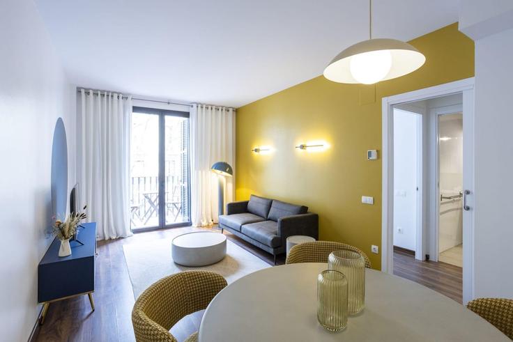 Sala de estar elegantemente projetada com móveis modernos em um apartamento no Building Carrer de Bailèn - sweett - 1053438 - BCN em Eixample, Barcelona