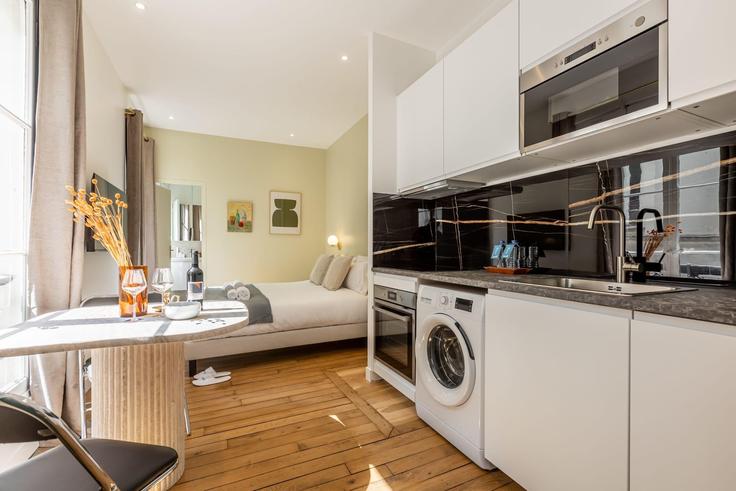 Cocina funcional y elegante con equipamiento de alta gama en un apartamento de lujo en Building Rue Duphot - sweett - 1053934 - PAR en 1st arrondissement, Paris