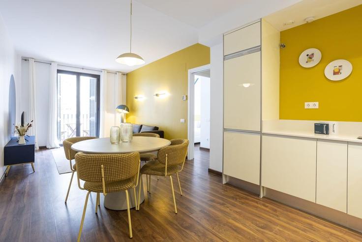 Sala de estar elegantemente projetada com móveis modernos em um apartamento no Building Carrer de Bailèn - sweett - 1053439 - BCN em Eixample, Barcelona Sala de estar elegantemente projetada com móveis modernos em um apartamento no Building Carrer de Bailèn - sweett - 1053439 - BCN em Eixample, Barcelona