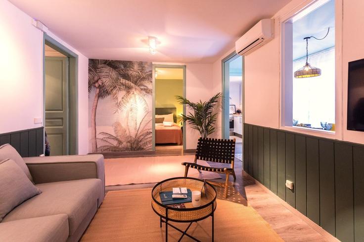 Barcelona EixampleのBuilding Carrer de Rocafort - sweett - 1053563 - BCNのアパートメントにある、モダンな家具を備えたエレガントなデザインのリビングルーム