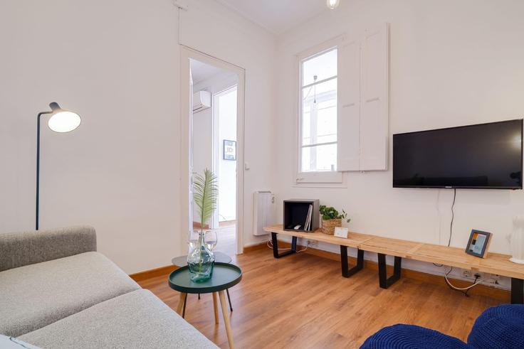 Elegant gestaltetes Wohnzimmer mit moderner Einrichtung in einer Wohnung im Building Carrer de Rocafort - sweett - 1053678 - BCN in Eixample, Barcelona Elegant gestaltetes Wohnzimmer mit moderner Einrichtung in einer Wohnung im Building Carrer de Rocafort - sweett - 1053678 - BCN in Eixample, Barcelona