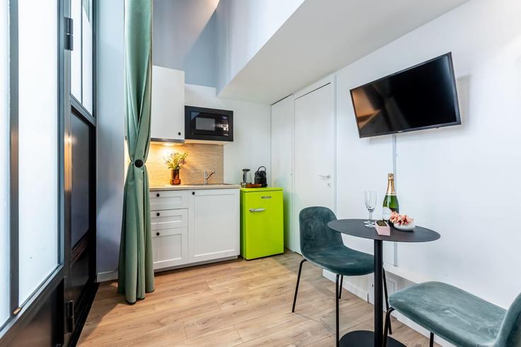 Cocina funcional y elegante con equipamiento de alta gama en un apartamento de lujo en Building Boulevard Brune - sweett - 1053937 - PAR en 14th arrondissement, Paris