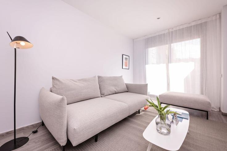 Elegant gestaltetes Wohnzimmer mit moderner Einrichtung in einer Wohnung im Building Carrer de València - sweett - 1054013 - BCN in Eixample, Barcelona Elegant gestaltetes Wohnzimmer mit moderner Einrichtung in einer Wohnung im Building Carrer de València - sweett - 1054013 - BCN in Eixample, Barcelona