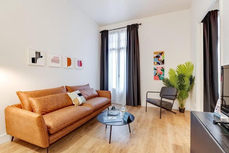 Elegant gestaltetes Wohnzimmer mit moderner Einrichtung in einer Wohnung im Building Carrer de Sepúlveda - sweett - 1053594 - BCN in Eixample, Barcelona