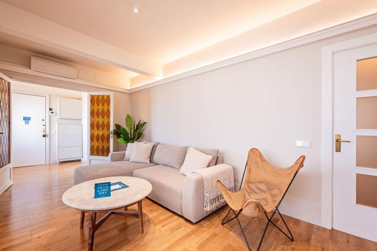 Eixample, Barcelona 소재 Building Carrer de Lepant - sweett - 1053908 - BCN 유닛에 마련된, 현대적인 가구로 꾸며진 우아한 디자인의 거실 Eixample, Barcelona 소재 Building Carrer de Lepant - sweett - 1053908 - BCN 유닛에 마련된, 현대적인 가구로 꾸며진 우아한 디자인의 거실