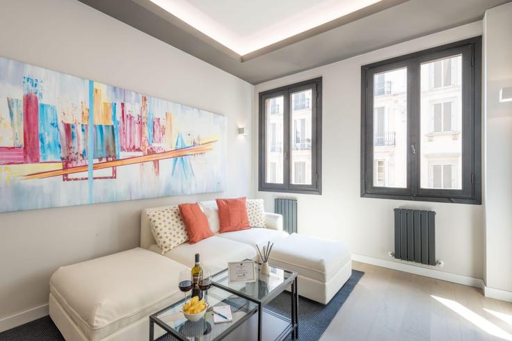 Sala de estar elegantemente projetada com móveis modernos em um apartamento no Building Via Cappellari - sweett - 1053573 - ITA em Milan, Milan